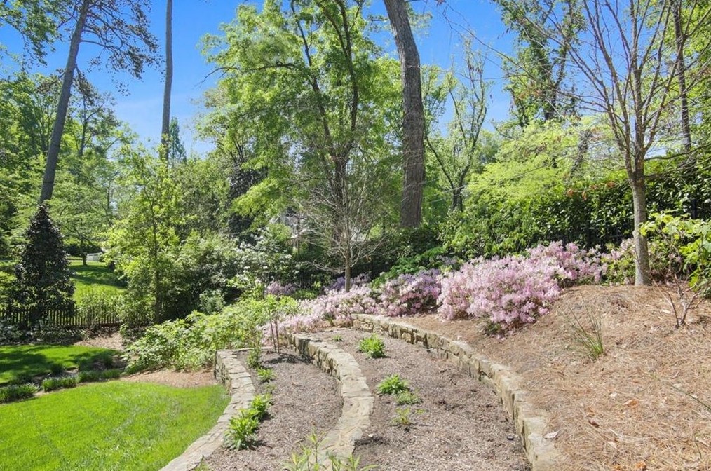 2841 Vernon Rd, Atlanta GA  30305-2934 exterior