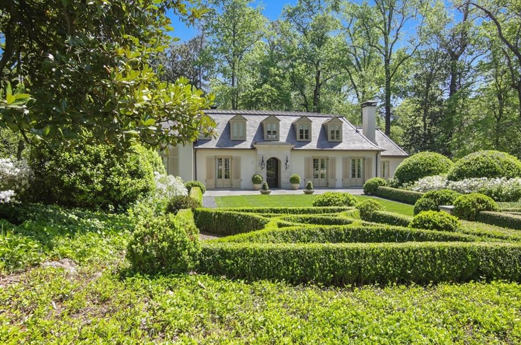 2841 Vernon Rd, Atlanta GA  30305-2934 exterior