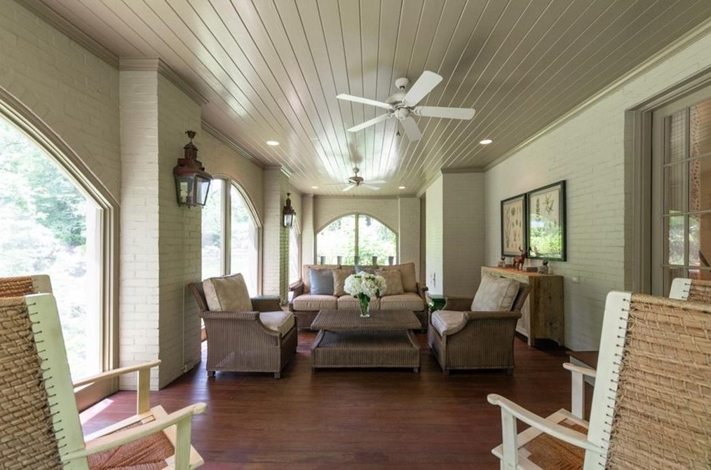 2841 Vernon Rd, Atlanta GA  30305-2934 exterior