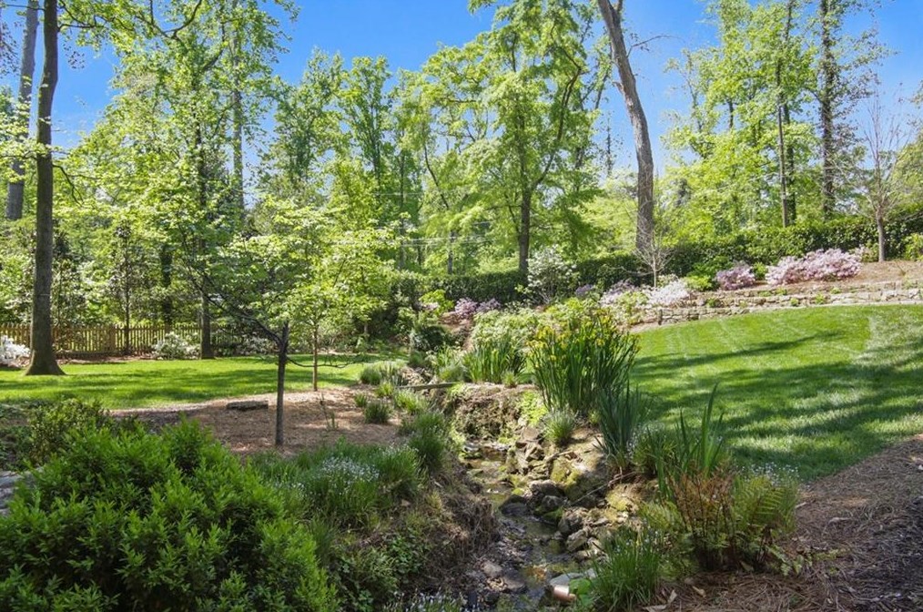 2841 Vernon Rd, Atlanta GA  30305-2934 exterior