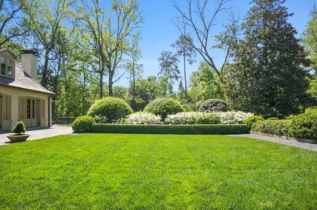 2841 Vernon Rd, Atlanta GA  30305-2934 exterior