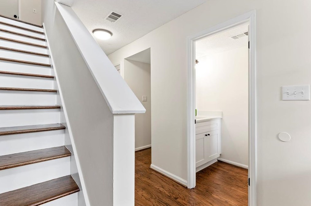 329 Hillcrest Ave, Decatur, GA 30030-2010