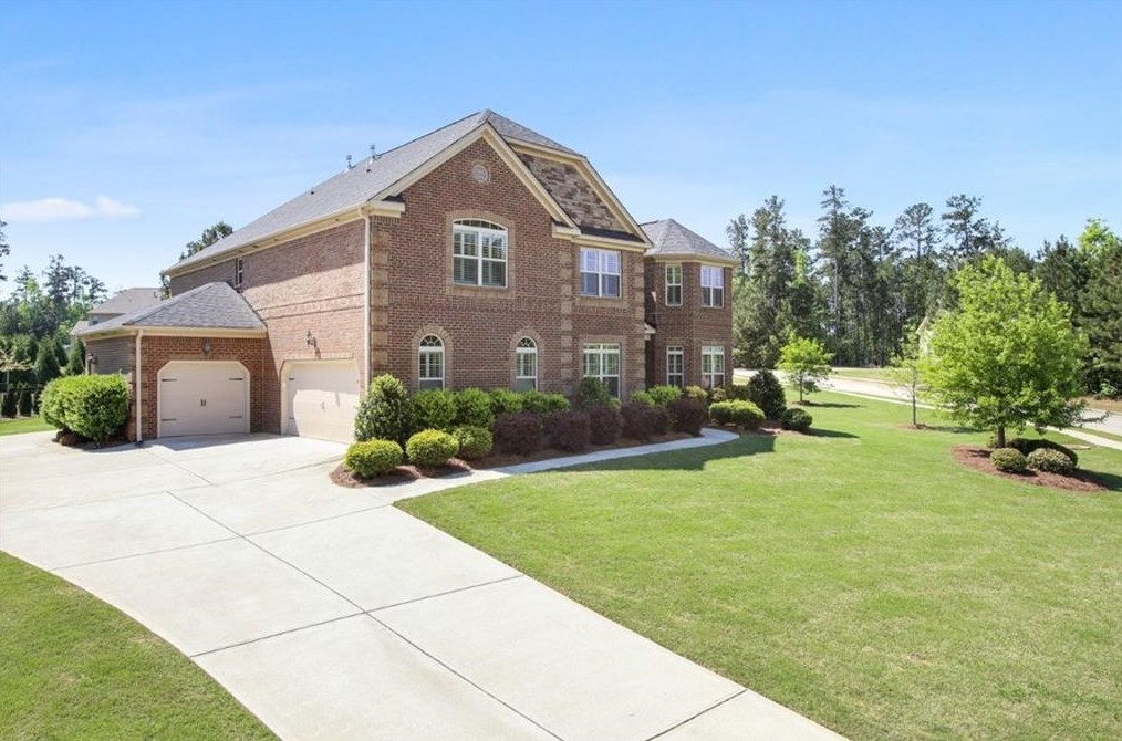 1715 Signature Ct, Hampton, GA 30228