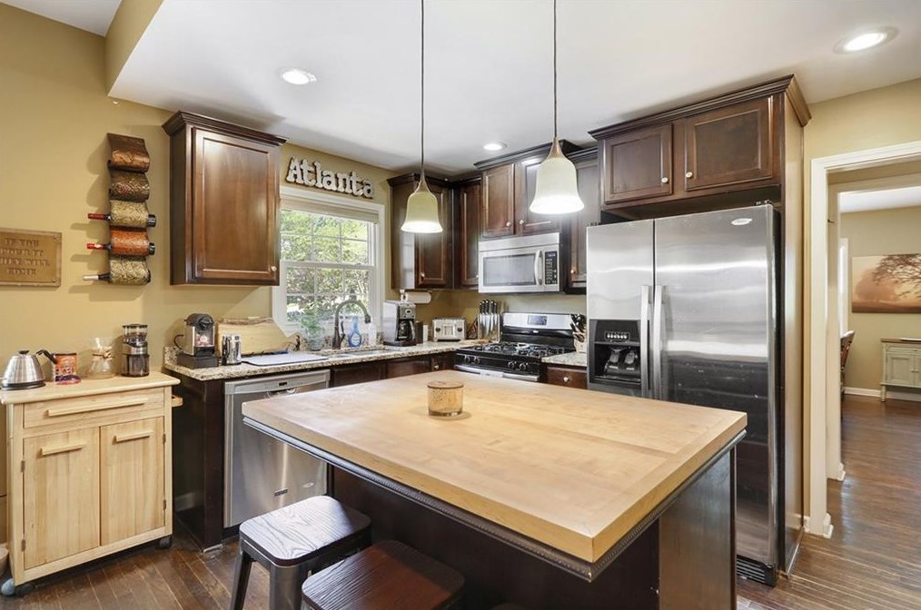 1823 Tobey Rd, Atlanta GA  30341-4831 exterior
