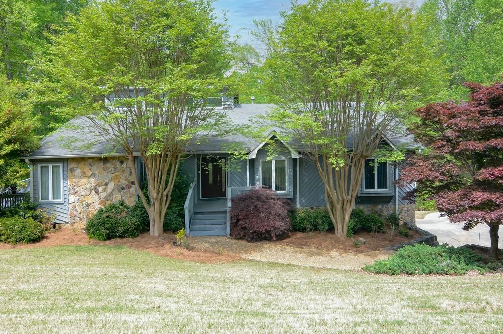 1305 Taramore Dr, Suwanee, GA 30024