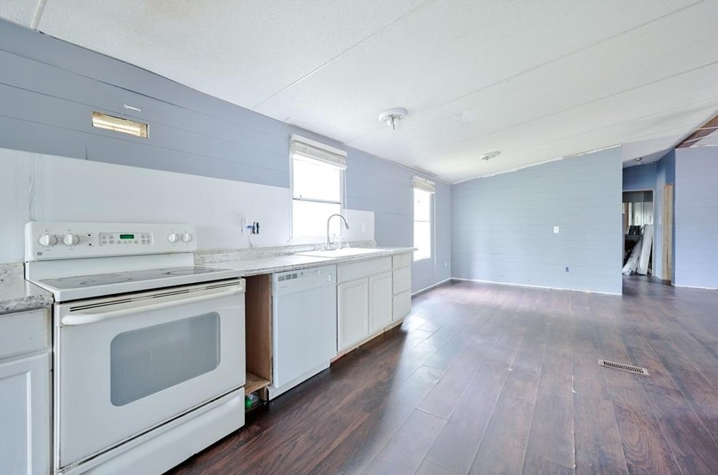 947 Davis Rd, Jefferson, GA 30549