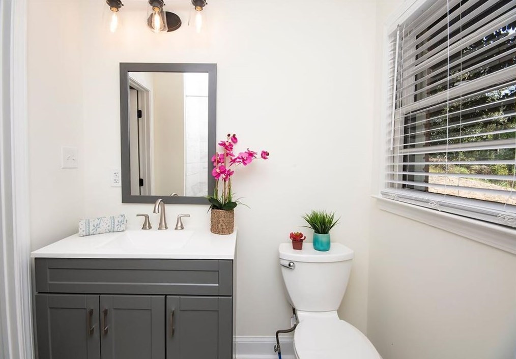 3145 Pinehill Dr, Decatur GA  30032-2801 exterior