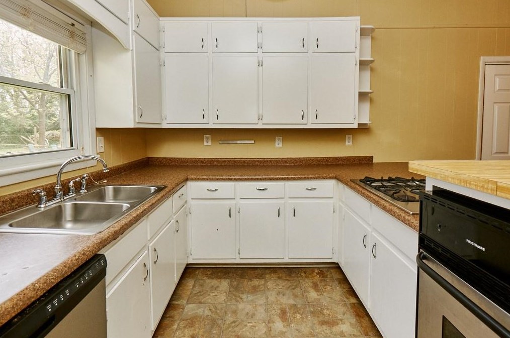 2428 Parkland Dr, Decatur GA  30032-6236 exterior