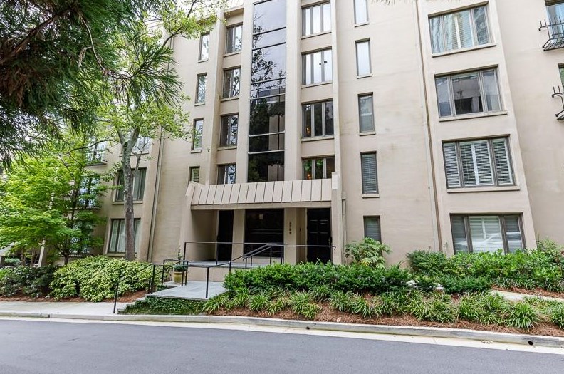 2769 Peachtree Rd, Atlanta GA  30305-2907 exterior