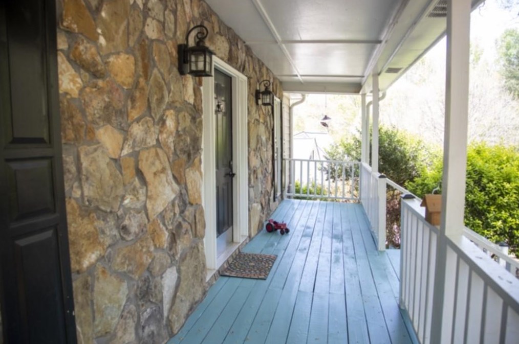 2090 Oak Village Ln, Lawrenceville, GA 30043-2948