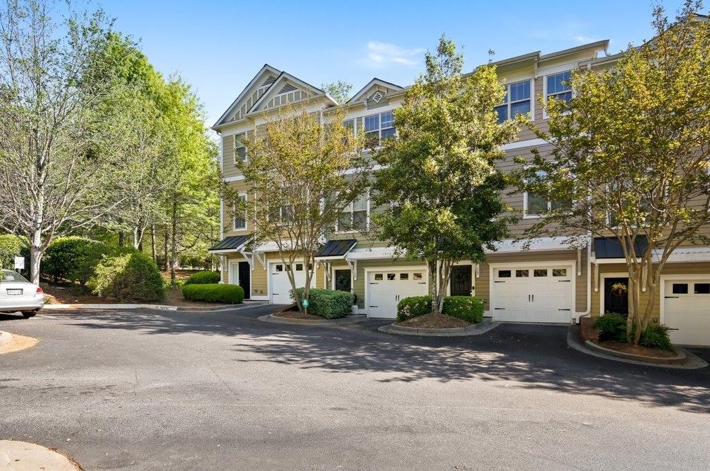 1975 Sterling Oaks Cir, Atlanta, GA 30319-4129