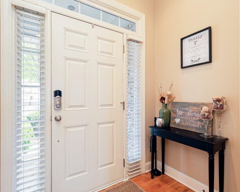 5452 Wentworth St, Atlanta GA  30342-1987 exterior