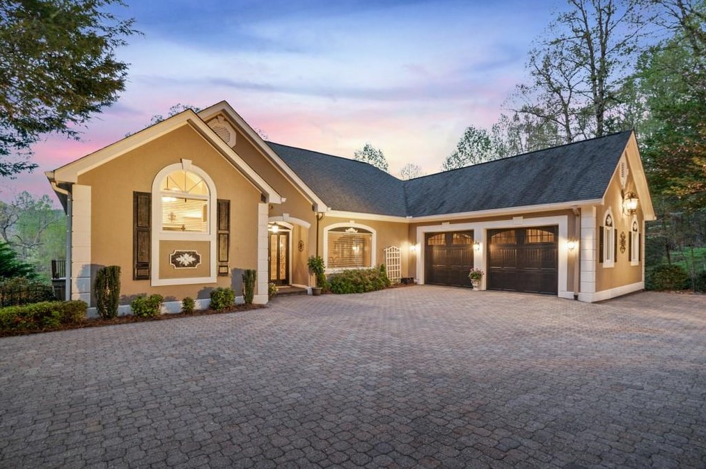 2116 Orchard Dr, Clarkesville, GA 30523