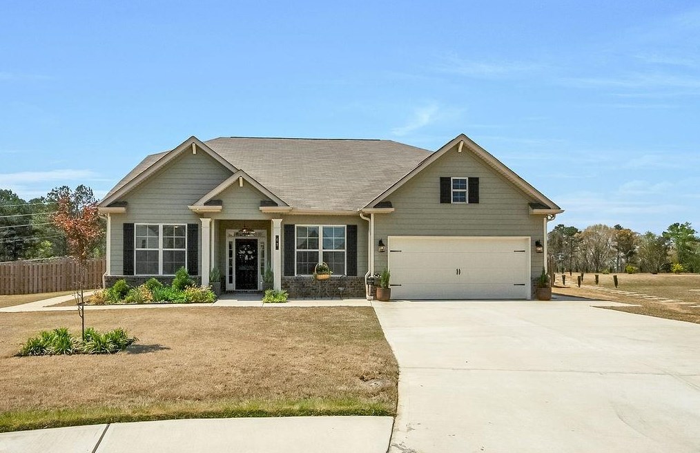 68 Hillview Dr, Acworth, GA 30101-7304