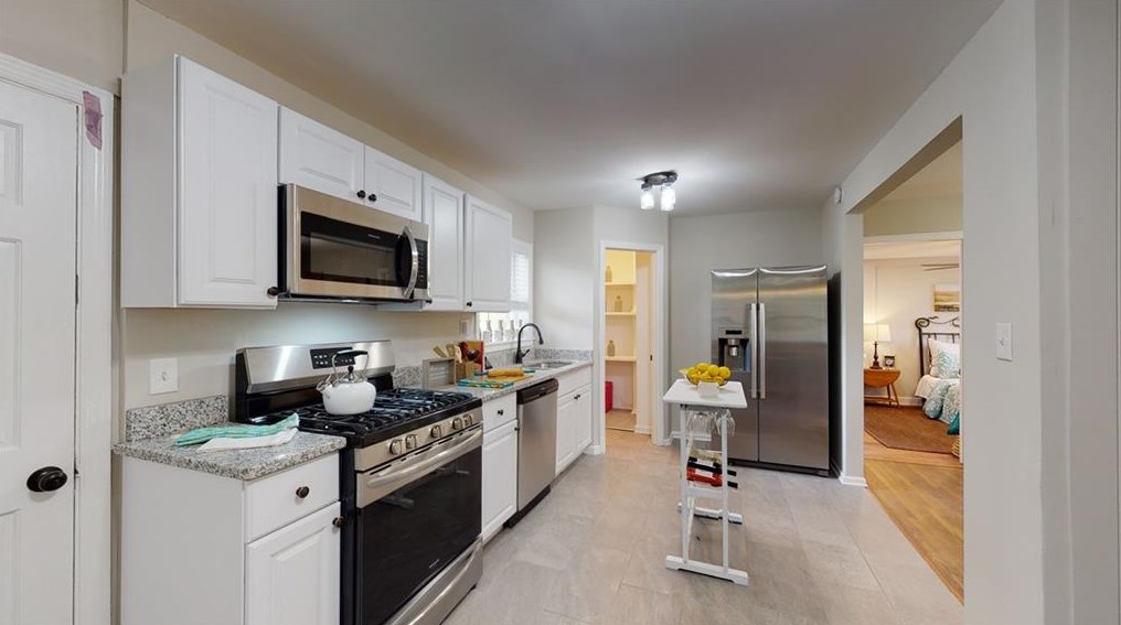 1530 Woodland Cir, Atlanta GA  30316-3160 exterior