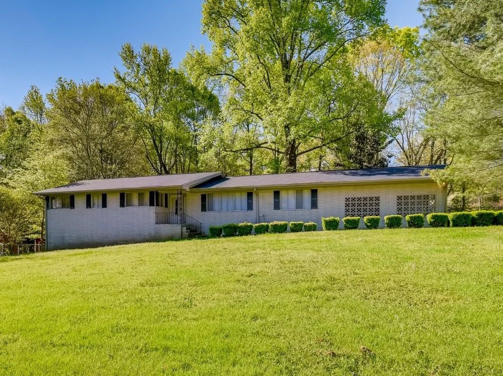 2289 Brenda Ln, Lithia Springs, GA 30122