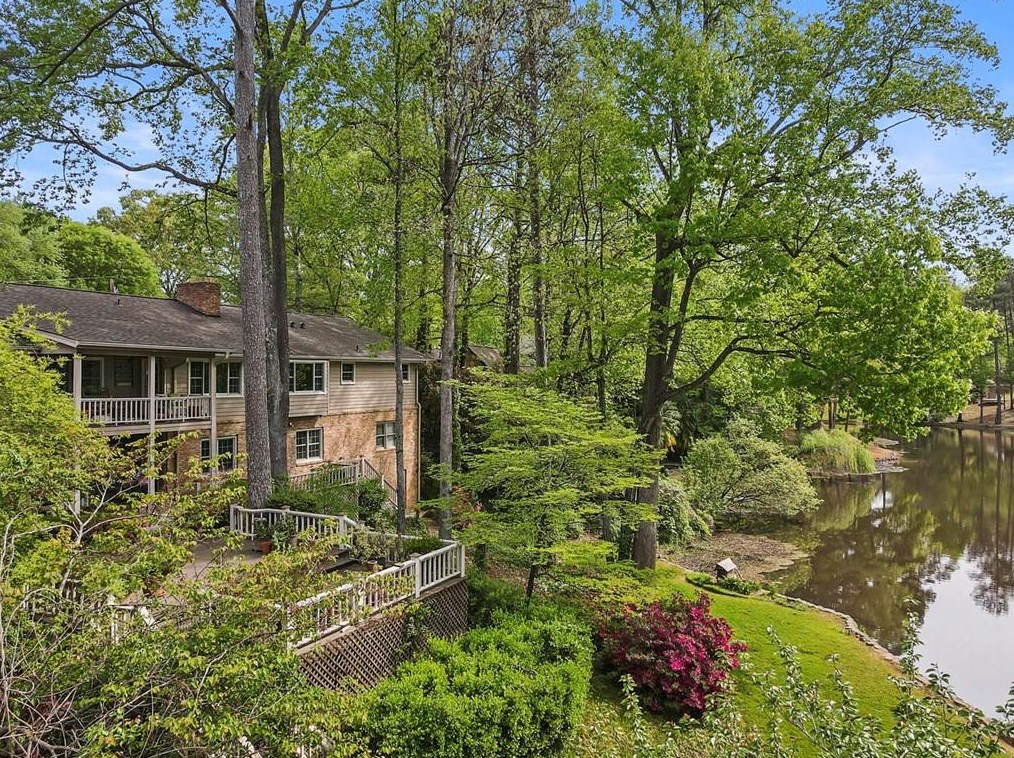 1401 Ragley Hall Rd, Atlanta GA  30319-2517 exterior