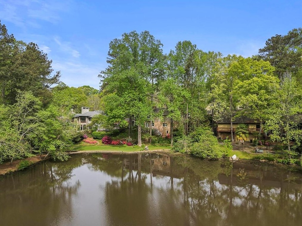 1401 Ragley Hall Rd, Atlanta GA  30319-2517 exterior