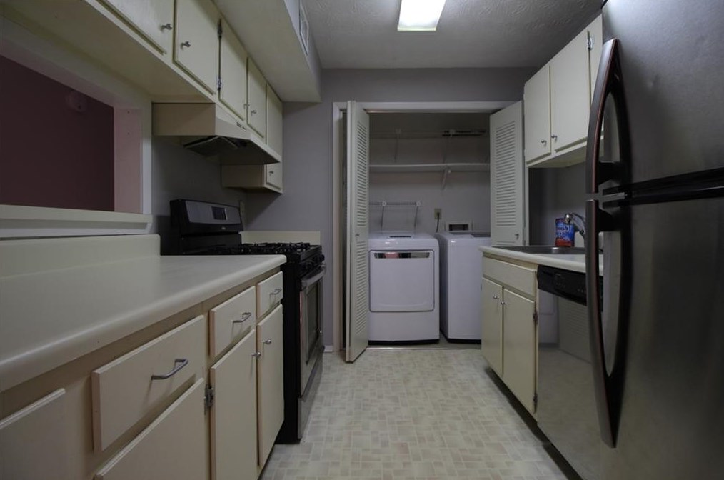 1006 Dunbar Dr, Atlanta, GA 30338