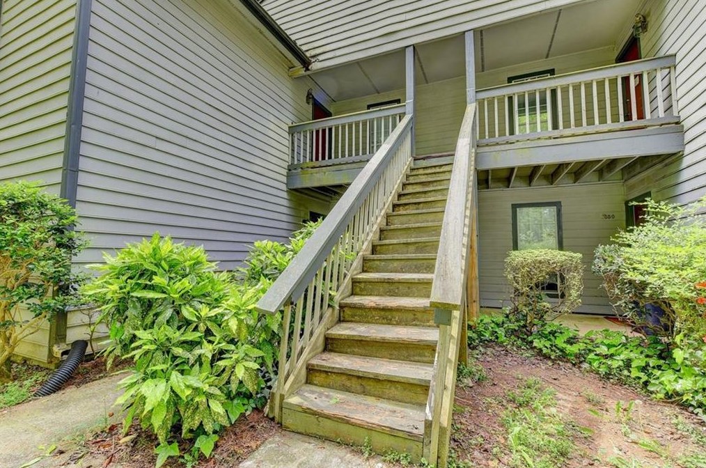 5556 Mountain Springs Cir, Stone Mountain, GA 30088