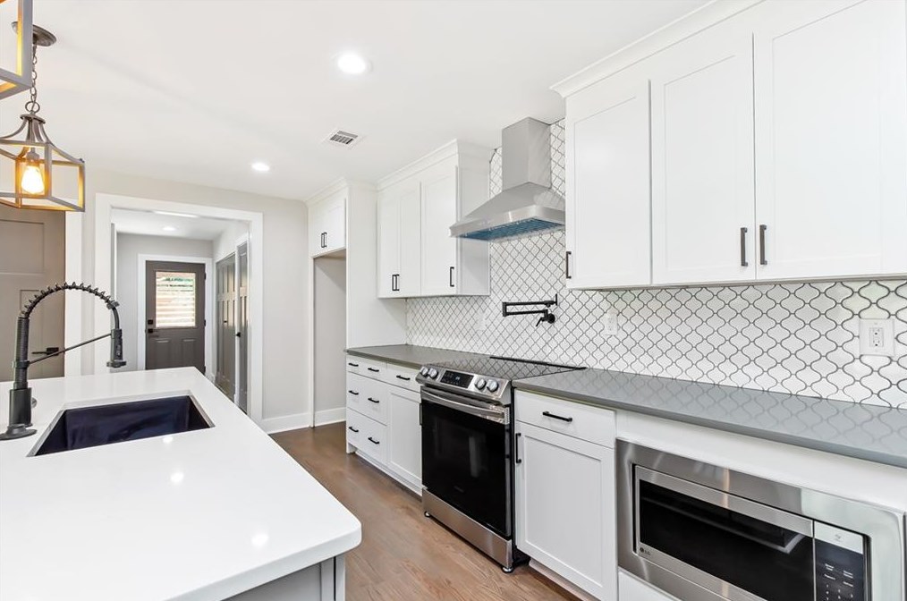 2575 Woodgreen Dr, Atlanta GA  30341-5137 exterior