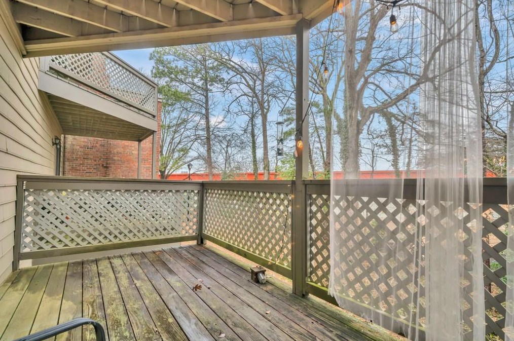1230 Weatherstone Dr, Atlanta GA  30324-4644 exterior