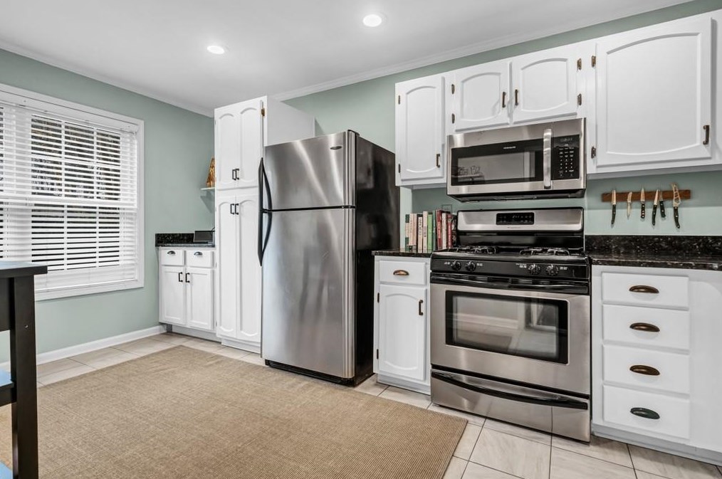 1230 Weatherstone Dr, Atlanta GA  30324-4644 exterior