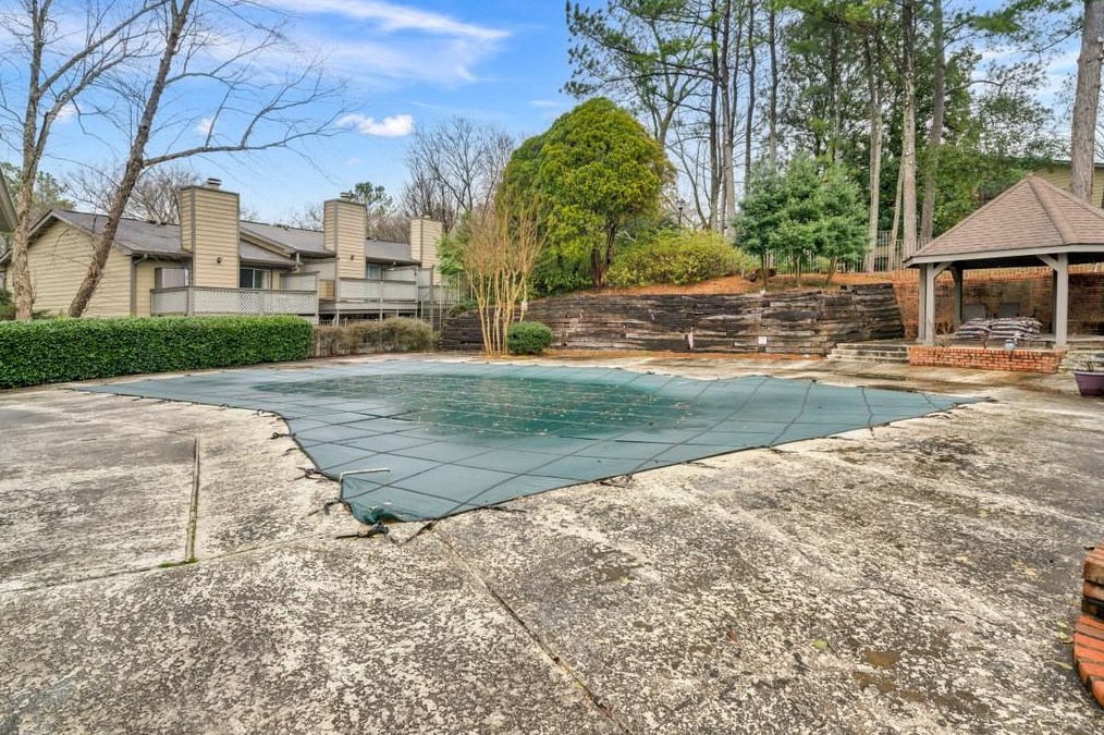 1230 Weatherstone Dr, Atlanta GA  30324-4644 exterior