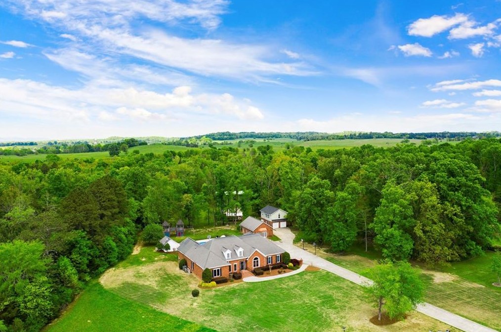 104 Aspen Dr Ne, Calhoun, GA 30701