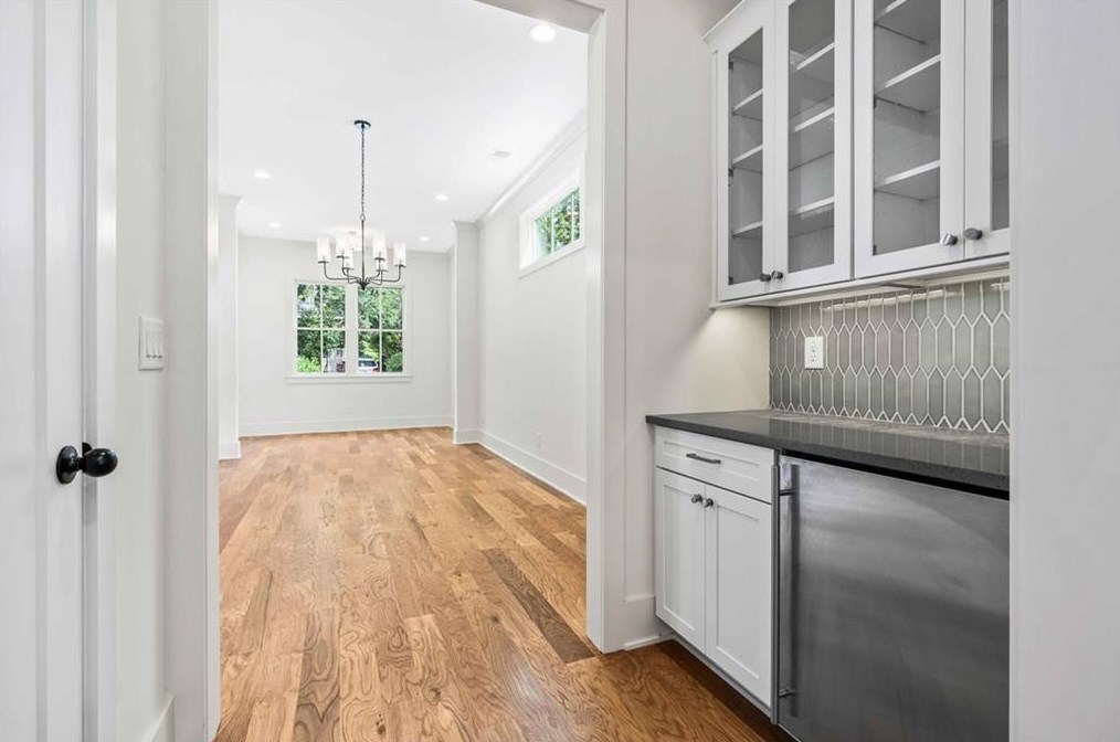 121 Mead Rd, Decatur GA  30030-3621 exterior