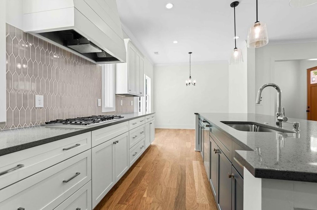 121 Mead Rd, Decatur GA  30030-3621 exterior