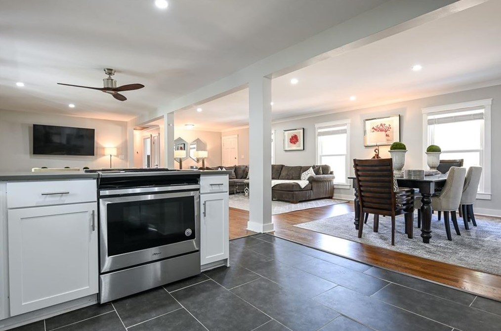 4308 Lake Laurel Dr, Smyrna GA  30082-4311 exterior