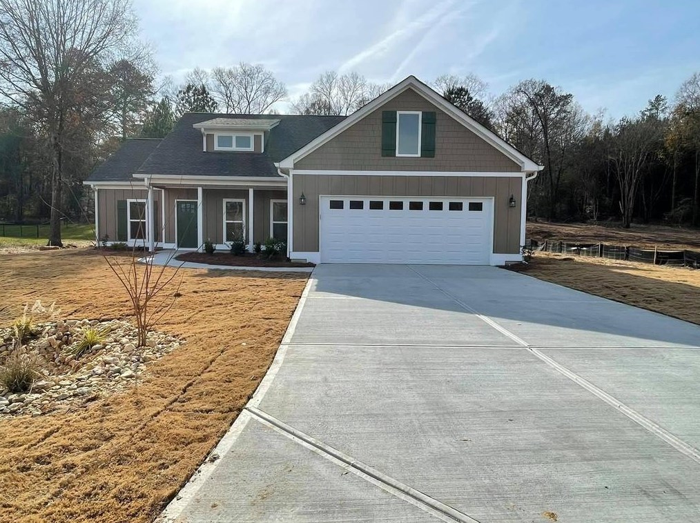 420 Peachtree Ln, Calhoun, GA 30701-4395