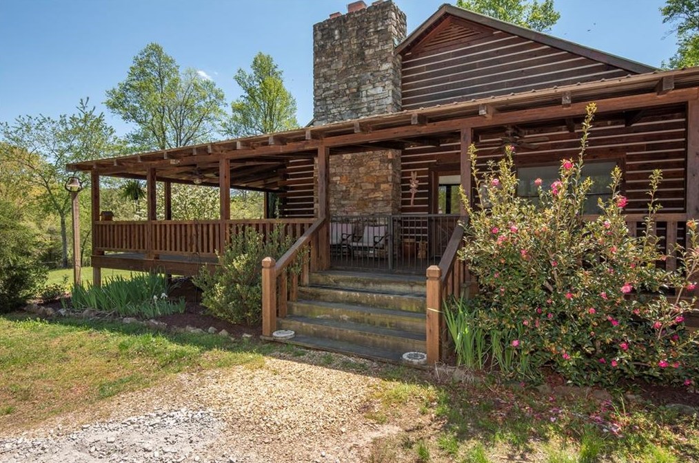 585 Caldwell Dr, Cleveland, GA 30528