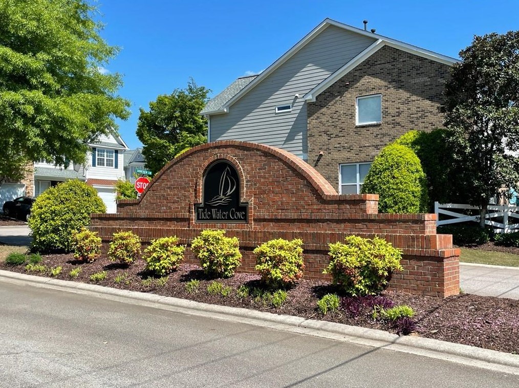 6232 Shoreview Cir, Flowery Branch, GA 30542