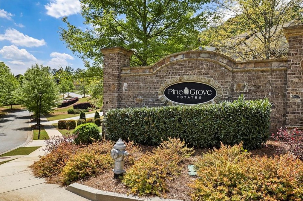 160 Pineridge Way, Roswell, GA 30075-3306
