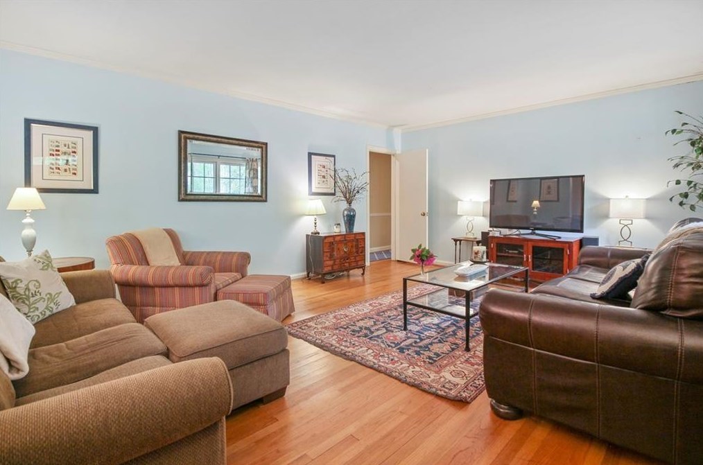 5534 Sherrell Dr, Atlanta, GA 30342-1305