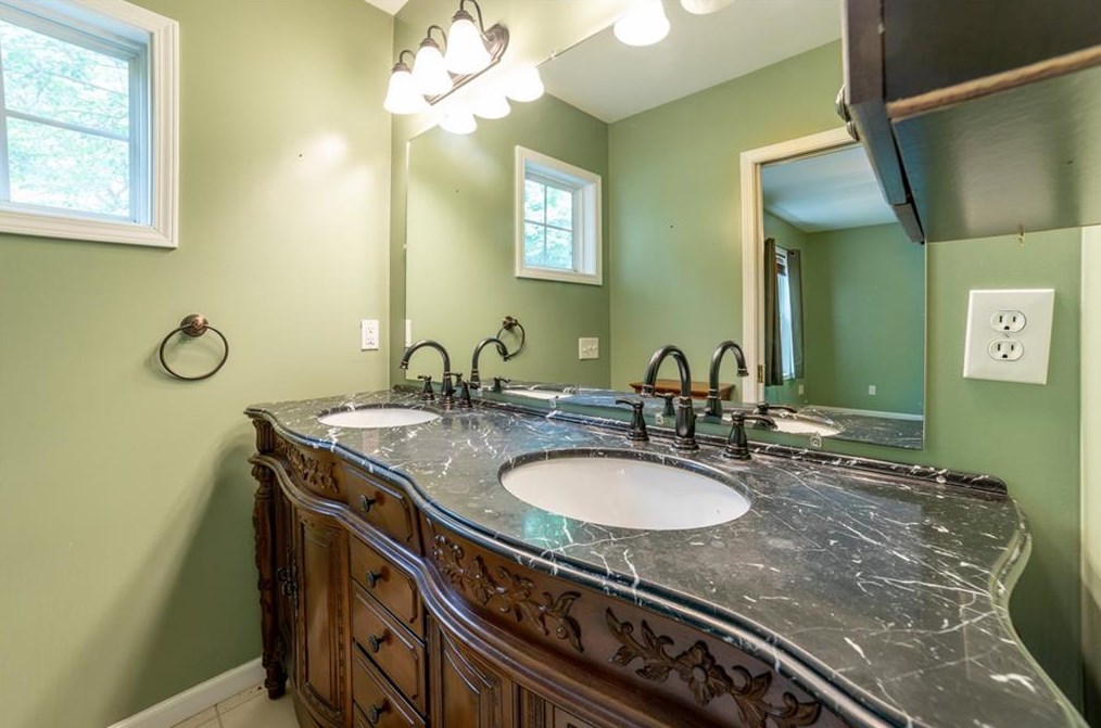 643 Sycamore Dr, Decatur GA  30030-2750 exterior