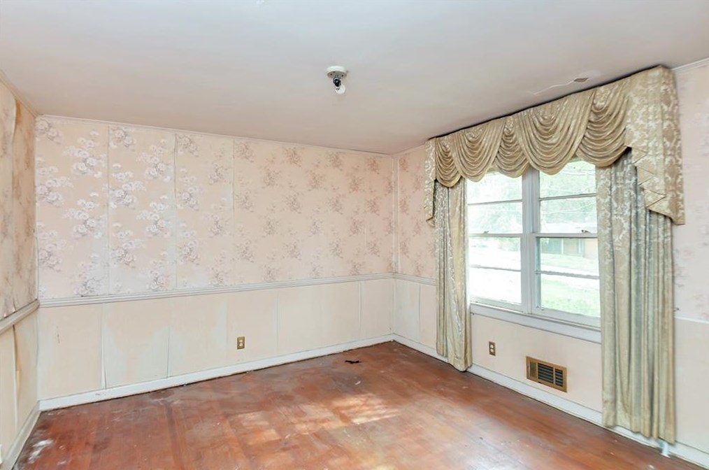 896 Woodmere Dr, Atlanta GA  30318-6002 exterior