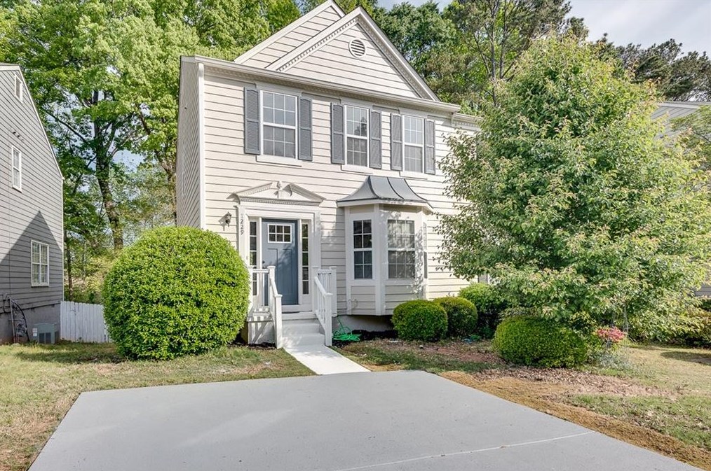 1229 Vintage Pointe Dr, Lawrenceville GA  30044-3283 exterior