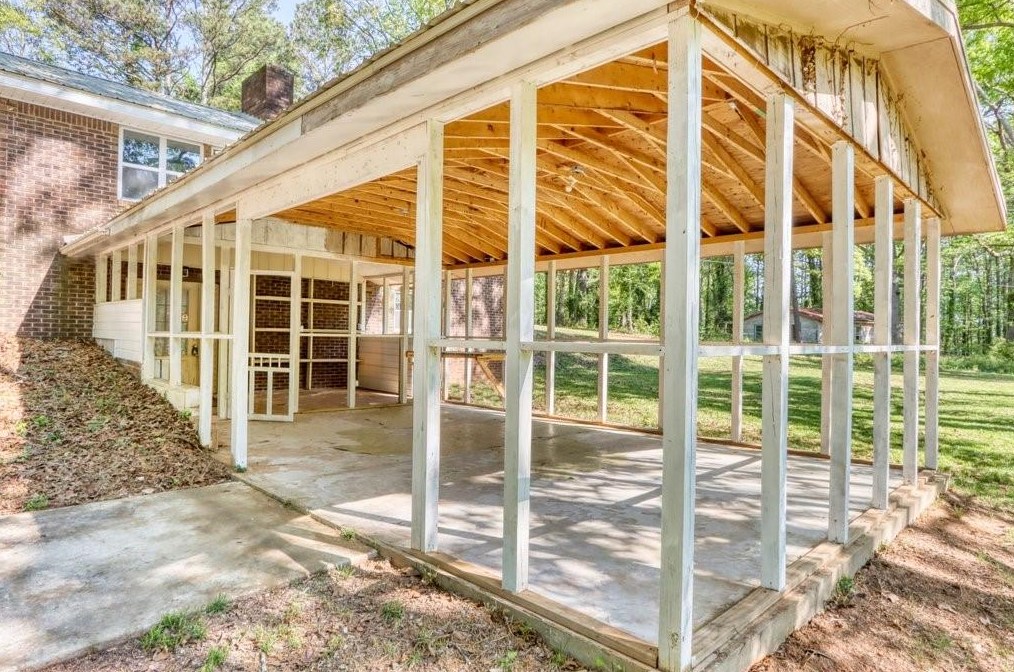 6038 Old Bascomb Rd, Acworth, GA 30102
