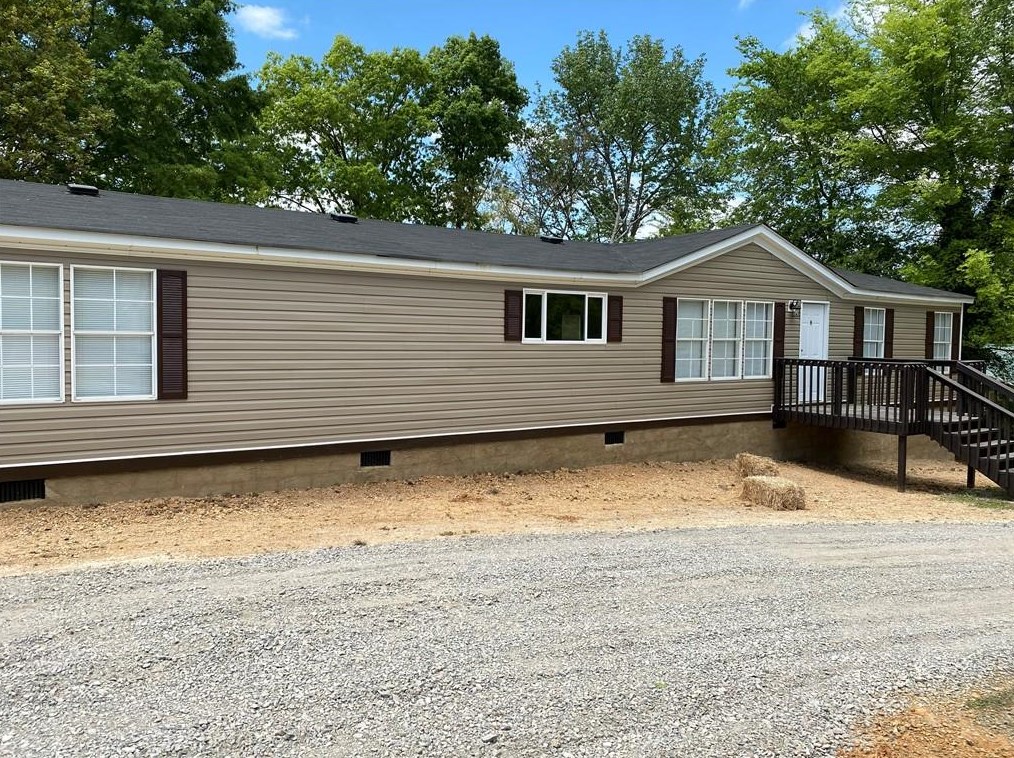 293 Charmin Cir Se, Calhoun, GA 30701