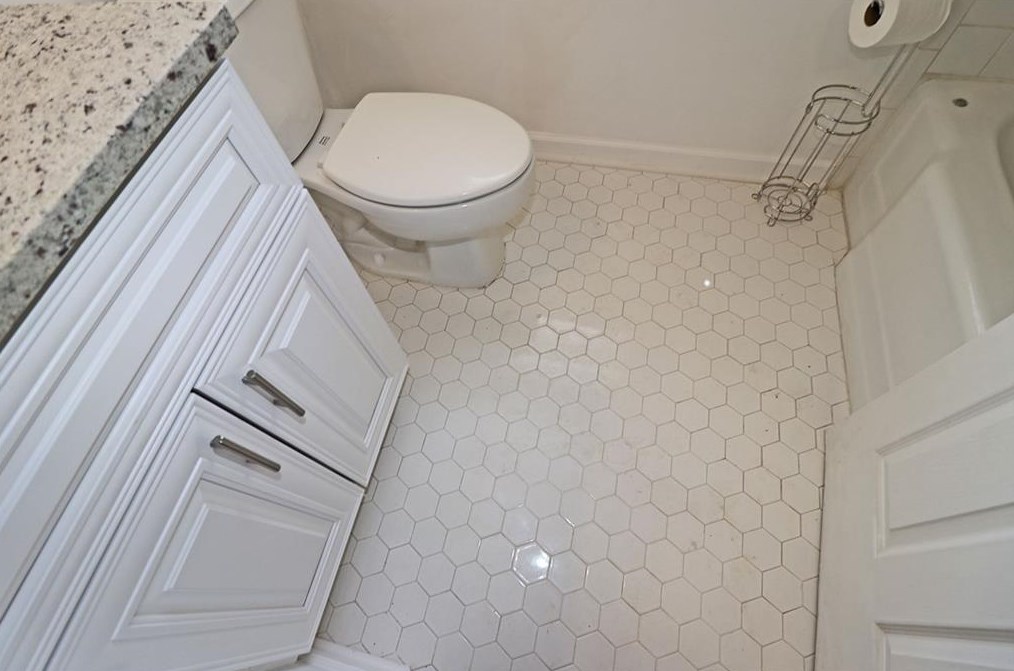 4041 Brookcrest Cir, Decatur GA  30032-3820 exterior