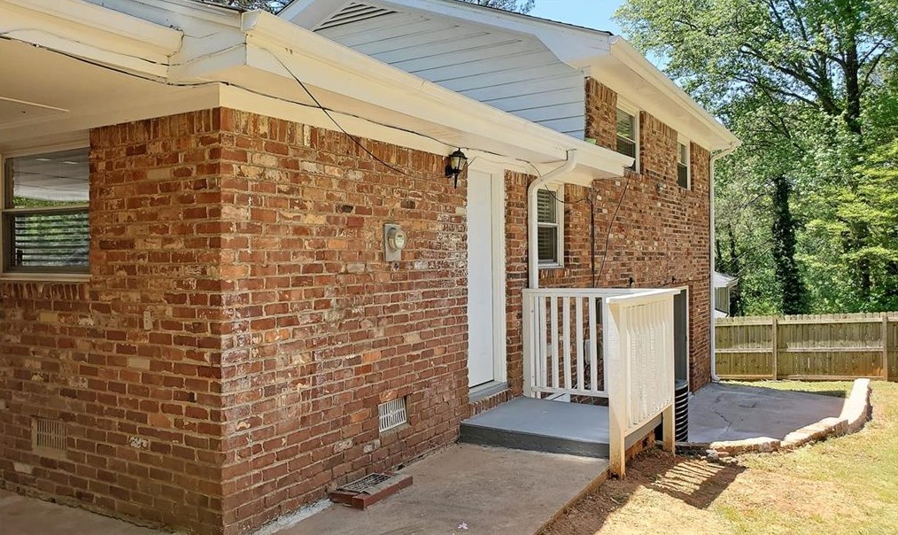 4041 Brookcrest Cir, Decatur GA  30032-3820 exterior