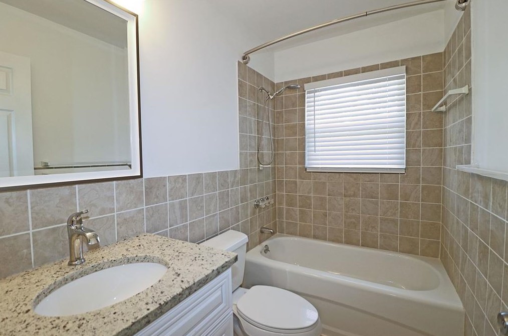 4041 Brookcrest Cir, Decatur GA  30032-3820 exterior