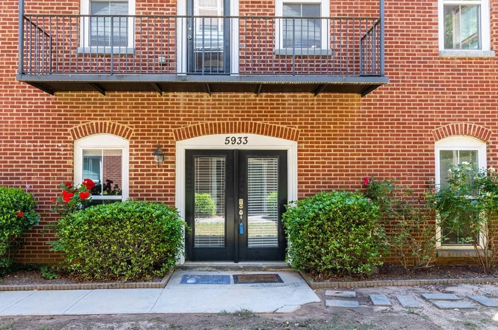 5933 Brookside Oak Cir, Norcross, GA 30093-1753
