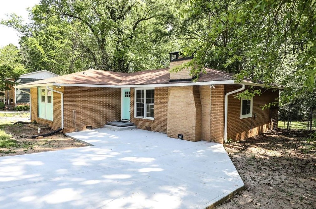 945 Creekdale Dr, Clarkston, GA 30021