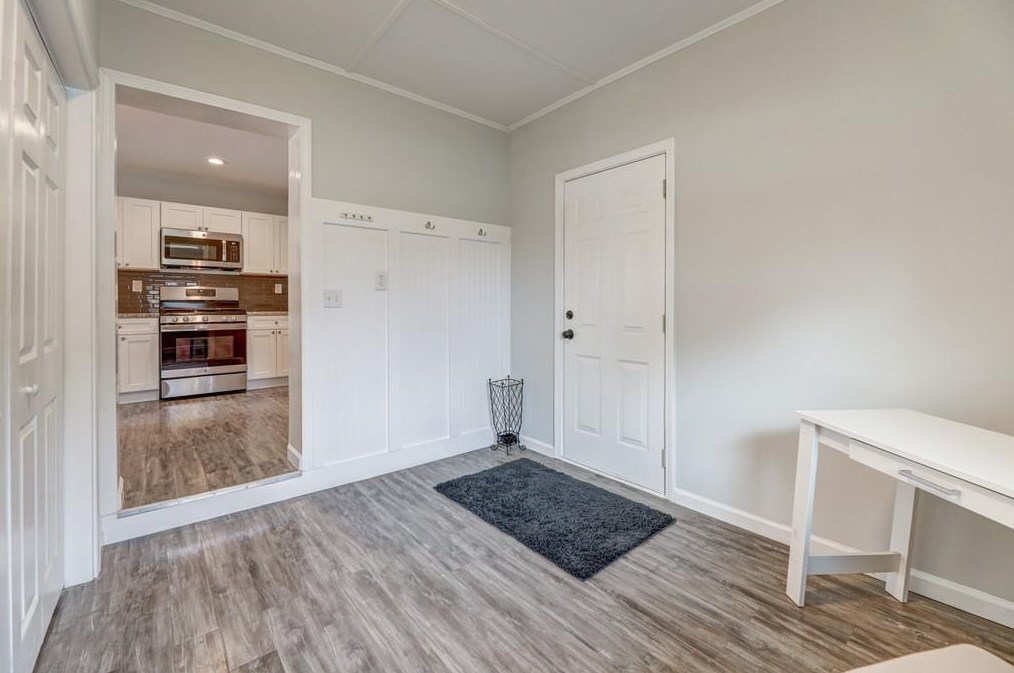 1893 Winthrop Dr, Atlanta GA  30331-1713 exterior