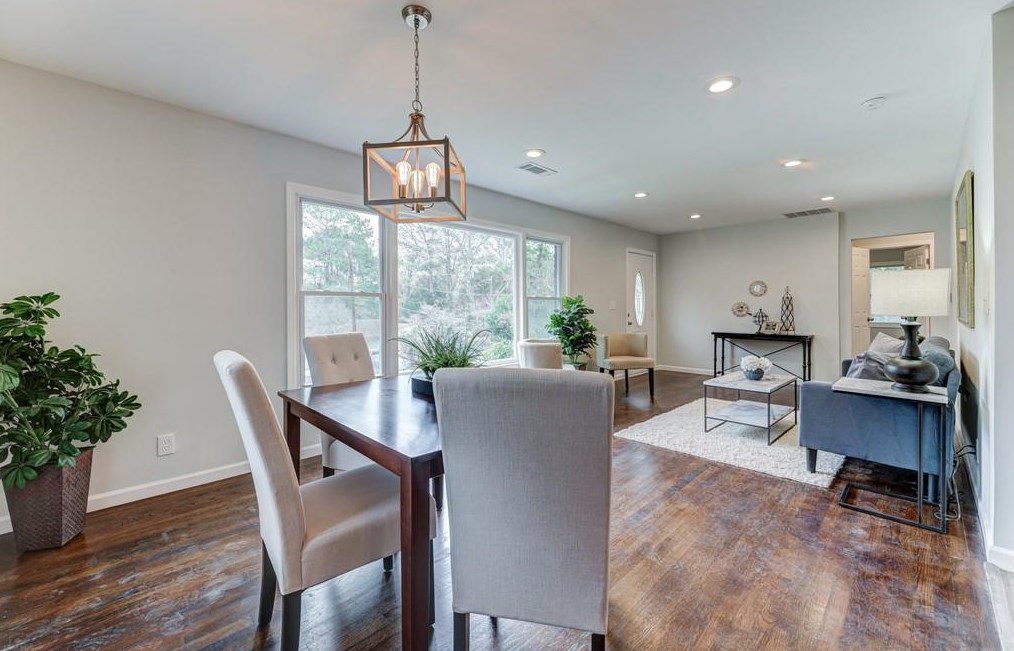 1893 Winthrop Dr, Atlanta GA  30331-1713 exterior