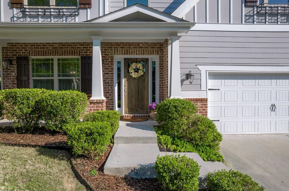 6912 Shadow Ridge Ln, Stone Mountain, GA 30087